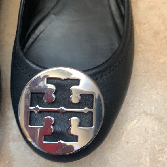 Tory Burch black leather flats size 8.5 gently used - Picture 2 of 14